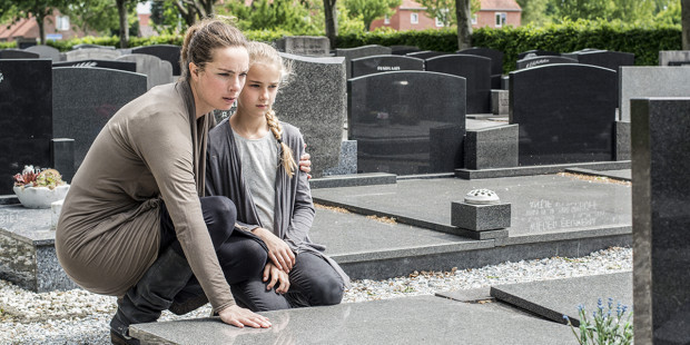 web3-mother-daughter-visiting-grave-graveyard-tomb-cemetary-grief-shutterstock
