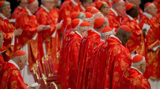 Cardenales-en-la-BasiYlica-de-San-Pedro-Foto-Jeffrey-Bruno-ACI-Prensa