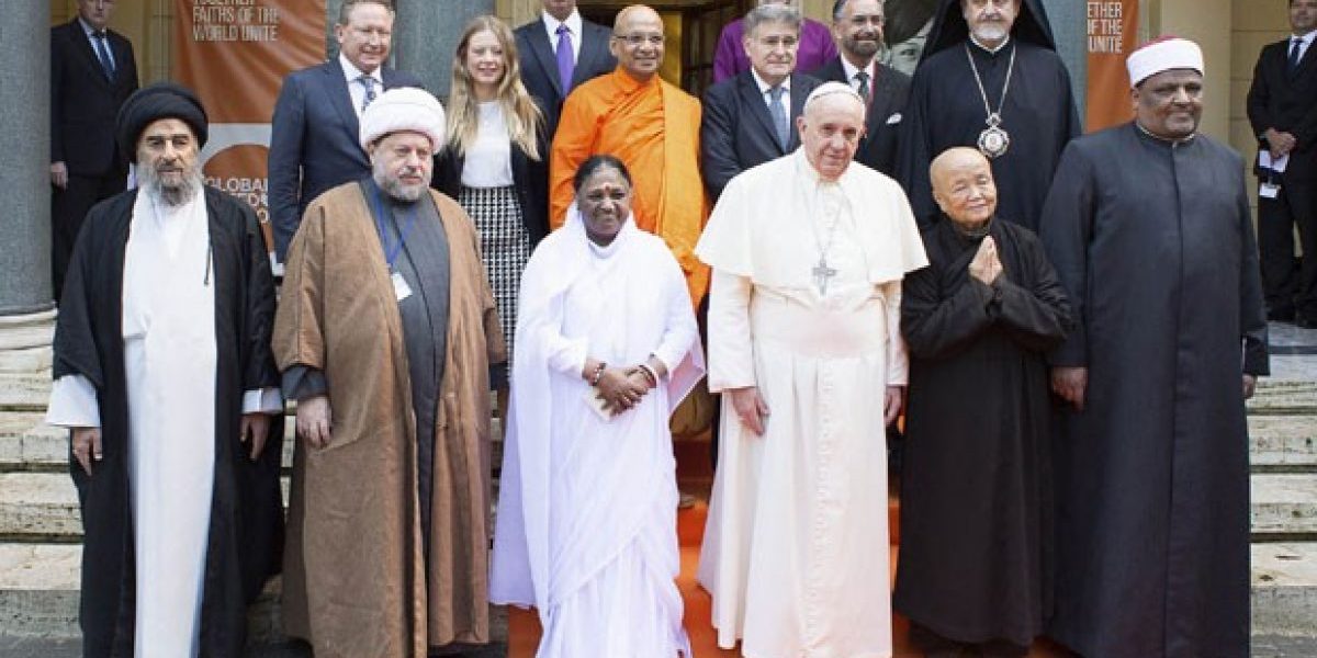 Papa-e-religiosos-1200x762_c