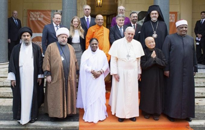 Papa-e-religiosos-1200x762_c