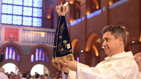 padre-Carlos-Eduardo-Catalfo_foto-Ivan-Simas