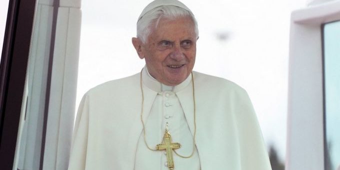 BenedictoXVI_FlickrCatholicChurchEnglandAndWales_CC-BY-NC-SA-2.0