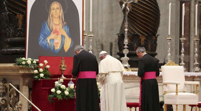 PapaFranciscoReza2020-DanielIbanez-ACIPrensa-12022019