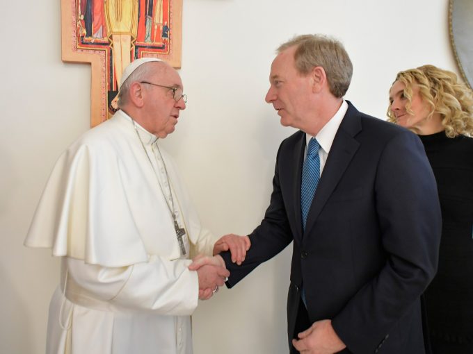 papa-e-presidente-da-microsoft-brad-smith_FotoVaticanMedia