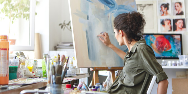web-hobby-painting-woman-art-shutterstock_703964362-wayhome-studio-ai