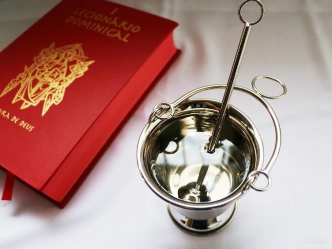 formacao_1600x1200-por-que-devemos-usar-a-agua-benta-768×576