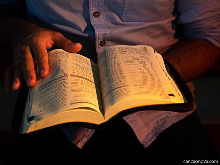 formacao_biblia-mao-768×576