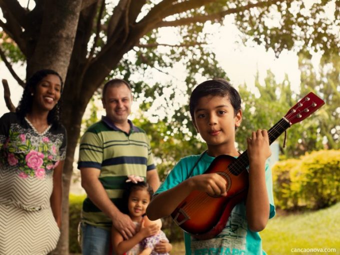 formacao_como-o-relacionamento-familiar-contribui-para-a-saude-mental-dos-filhos-768×576