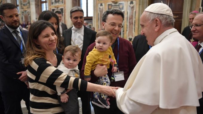 Papa e agentes de saúde