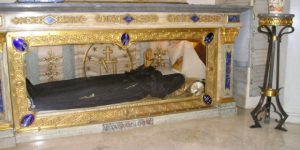 800px-bac-catherine-cercueil-300×150