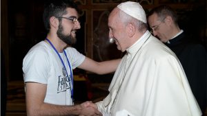 lucas-e-o-papafrancisco_ArquivoPessoal-300×169
