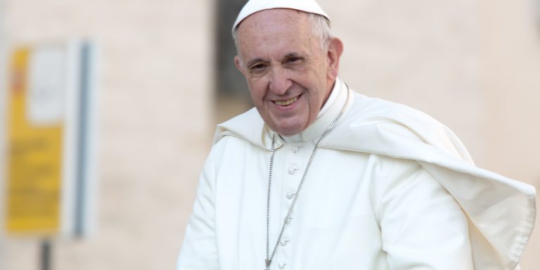 ntc4 Papa Francisco sorrindo