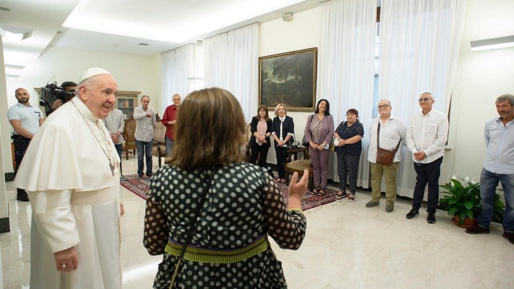 cq5dam.thumbnail.cropped.1000.563 (17) Papa Francisco encontra detentos em Roma.