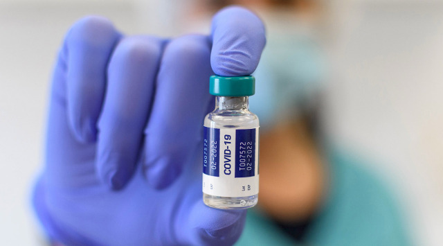 Cropped,Selective,Focus,Image,Of,Hand,In,Glove,Holding,Vaccine