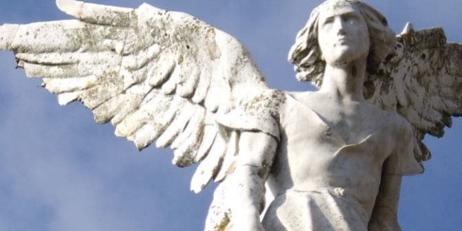 anjo Estátua de anjo em pedra.