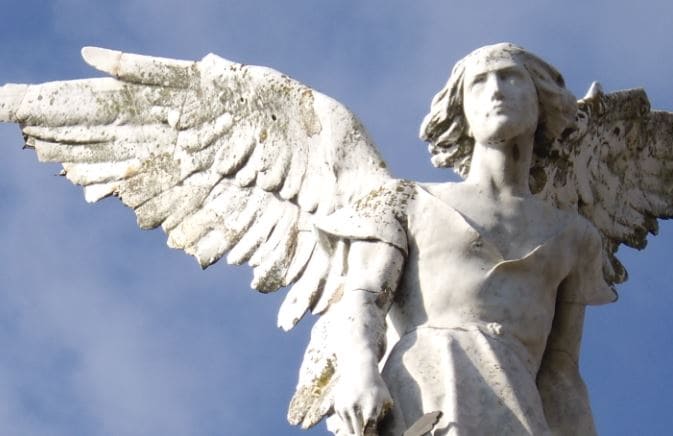 anjo Estátua de anjo em pedra.