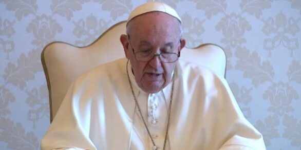 papa (1) Papa Francisco usando óculos em videomensagem