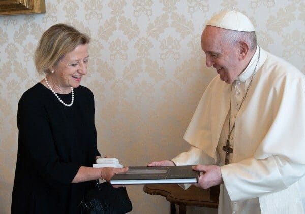 papa-embaixadora Papa Francisco despede-se da Embaixadora da Grã -Bretanha, Sally Jane Axworthy