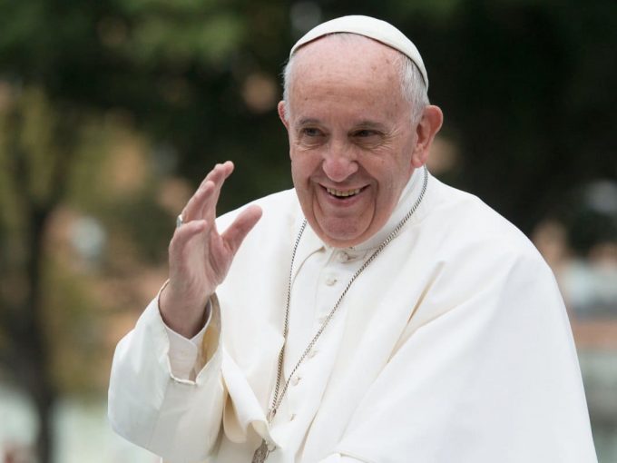 Papa-Francisco (1) Papa Francisco sorrindo e acenando