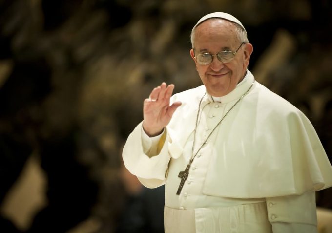 papa-francisco (1) Papa Francisco acenando