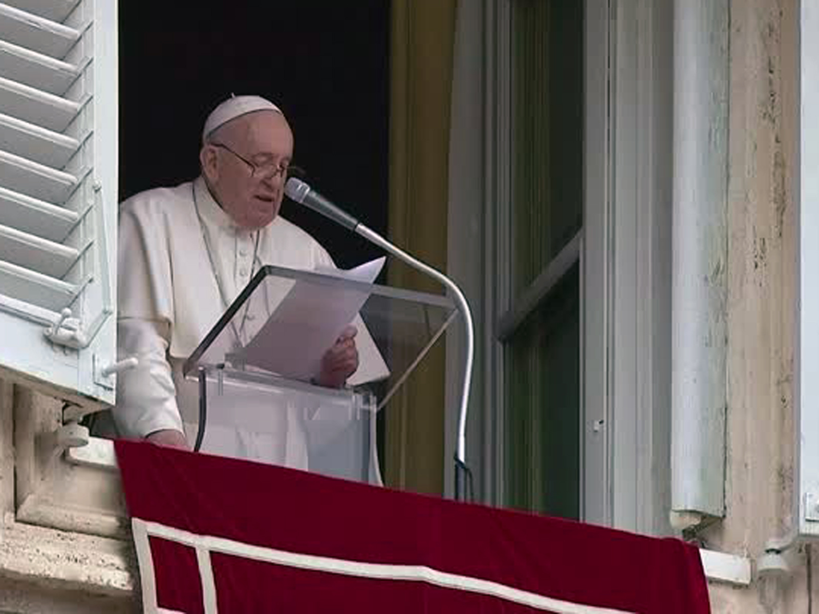 Pope Francis prays for peace in Ukraine and victims of Havana hotel blast
