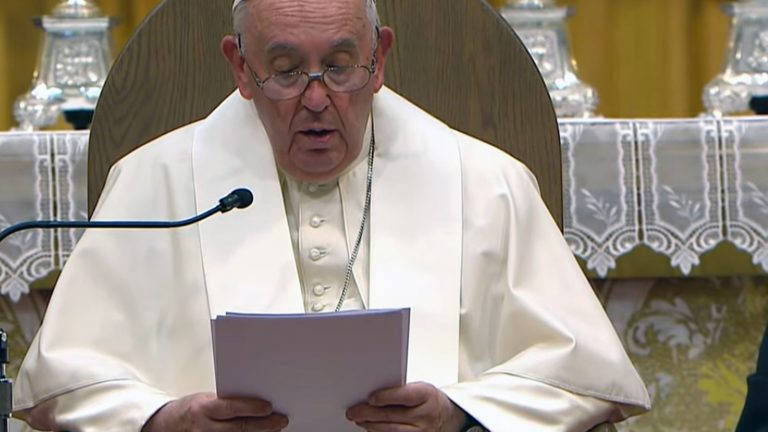 Na Catedral De Notre Dame, Papa Celebra Vésperas Junto A Religiosos ...