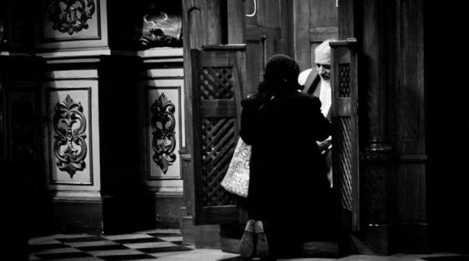 ConfesionMujer_FlickrHernanPineraCC-BY-SA-2.0_230316