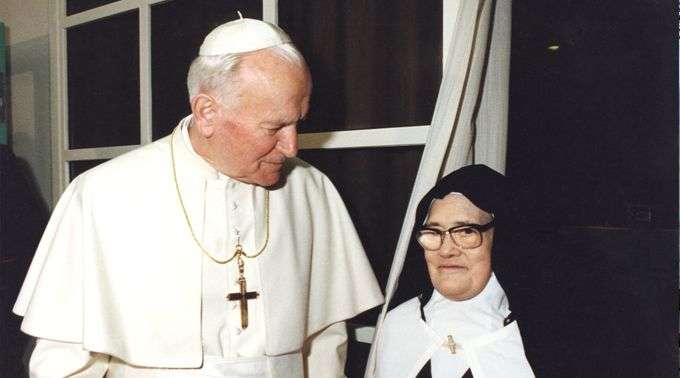 Irma_Lucia_Joao_Paulo_II