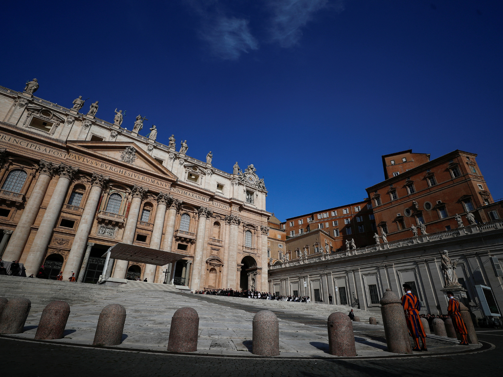 Vaticano-praca-saopedro_REUTERSGuglielmo-Mangiapane