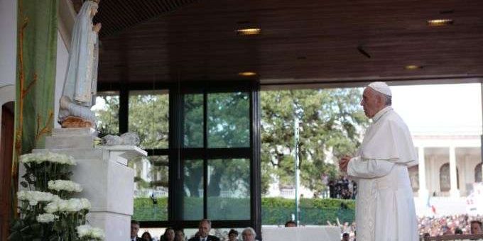 Papa-Francisco-no-santuario-de-Fatima-em-2017_Santuario-de-Fatima