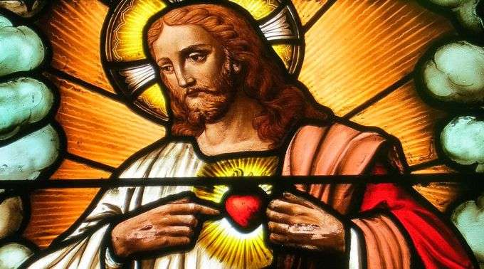VitralSagradoCorazon_WikipediaNheyobCC-BY-SA-3.0_170615