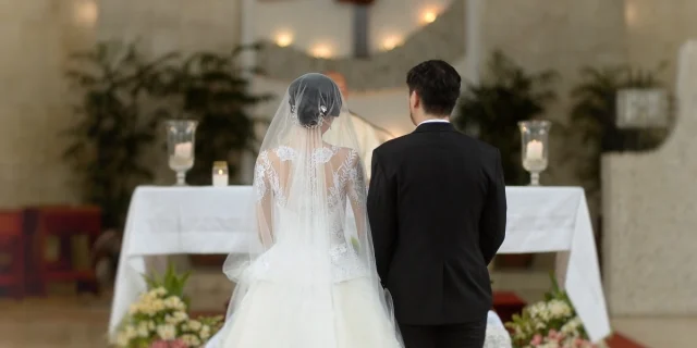 bride-and-groom-catholic-wedding