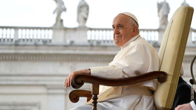 papa-francisco-audiencia-geral-catequese-sentado-sorrindo-18-outubro-10-2023-_-foto-Vatican-Media-IPA-Sipa-USA-via-Reuters-Connect-1536×864