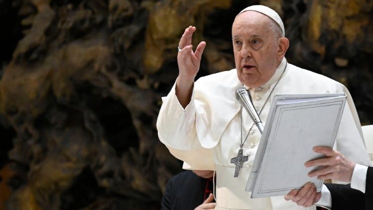 Papa Francisco: a Igreja é mulher, devemos desmasculinizá-la - Vatican  News