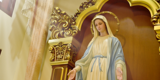 Statue-of-Our-lady-of-grace-virgin-Mary-in-the-church-Thailand-shutterstock_2250339835