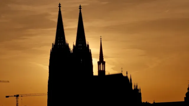 Cologne-cathedral-in-silhouette