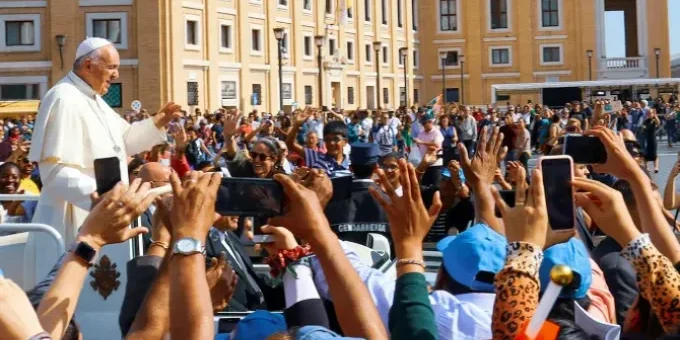 papa-francisco-youcat-1