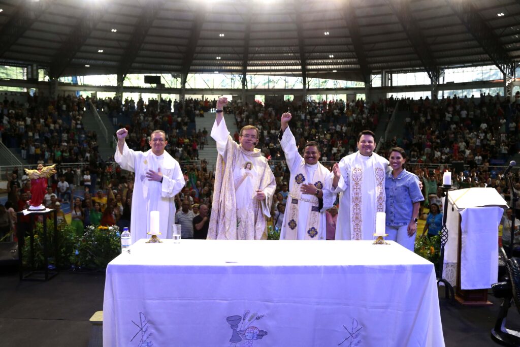 Eu adoro, Jesus cura: fé e alegria marcaram o Louvor de Carnaval
