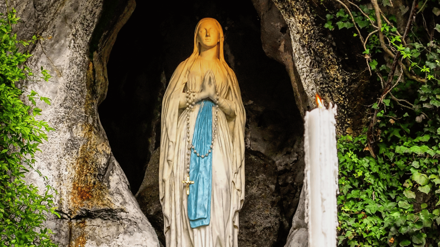 imagem-de-nossa-senhora-de-lourdes-na-gruta-de-massabielle-santuario-de-lourdes-_-foto-canva-1536×864