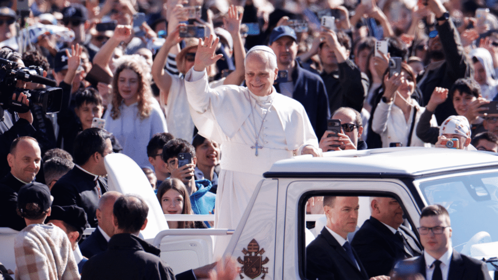 Papa: até o sofrimento, vivido junto a Jesus, é caminho para a santidade