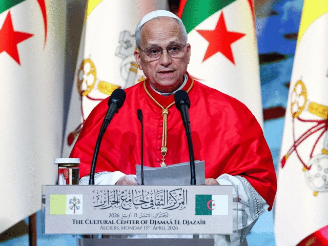 Autoridades não são chamadas a dominar, mas a servir o povo, diz Papa