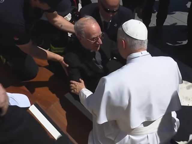 A surpresa do sacerdote que recebeu ajuda do Papa