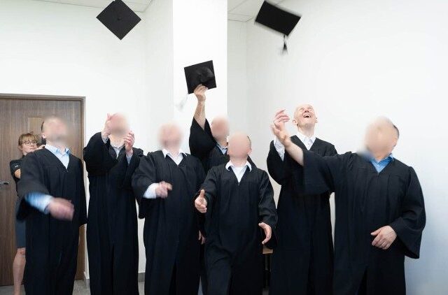 Detentos obtêm o diploma de graduação na Universidade Católica de Lublin