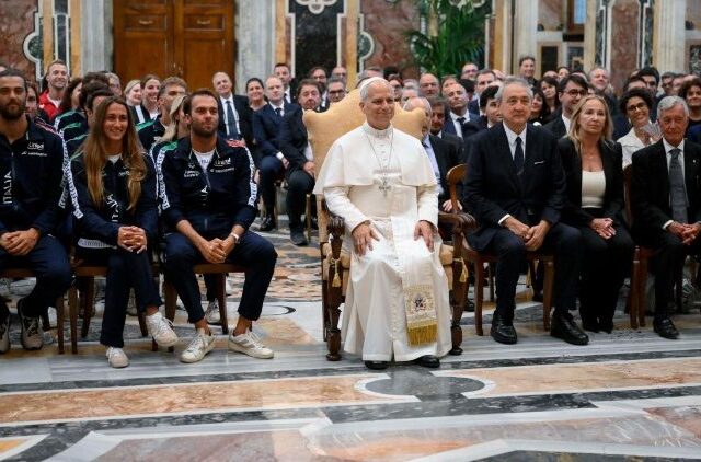 Papa: o esporte contribui para encontros pacíficos entre os povos e para a fraternidade
