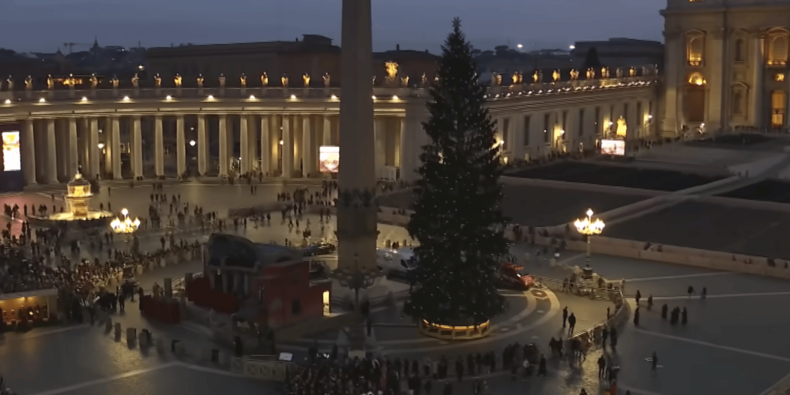 decoracao-de-natal-praca-sao-pedro-2025-_-foto-reproducao-vatican-news-1536×864