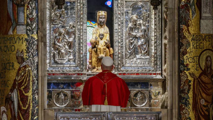 maria-nos-ensina-a-permitir-que-cristo-nos-transforme-afirma-papa-1536×864