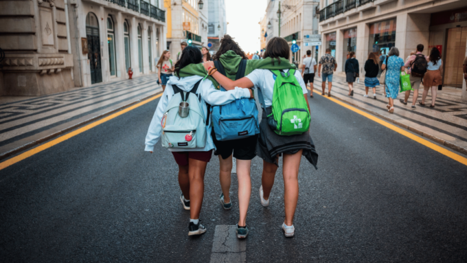 amigas-abracadas-_-foto-vytautas-markunas-via-pexels-1536×864