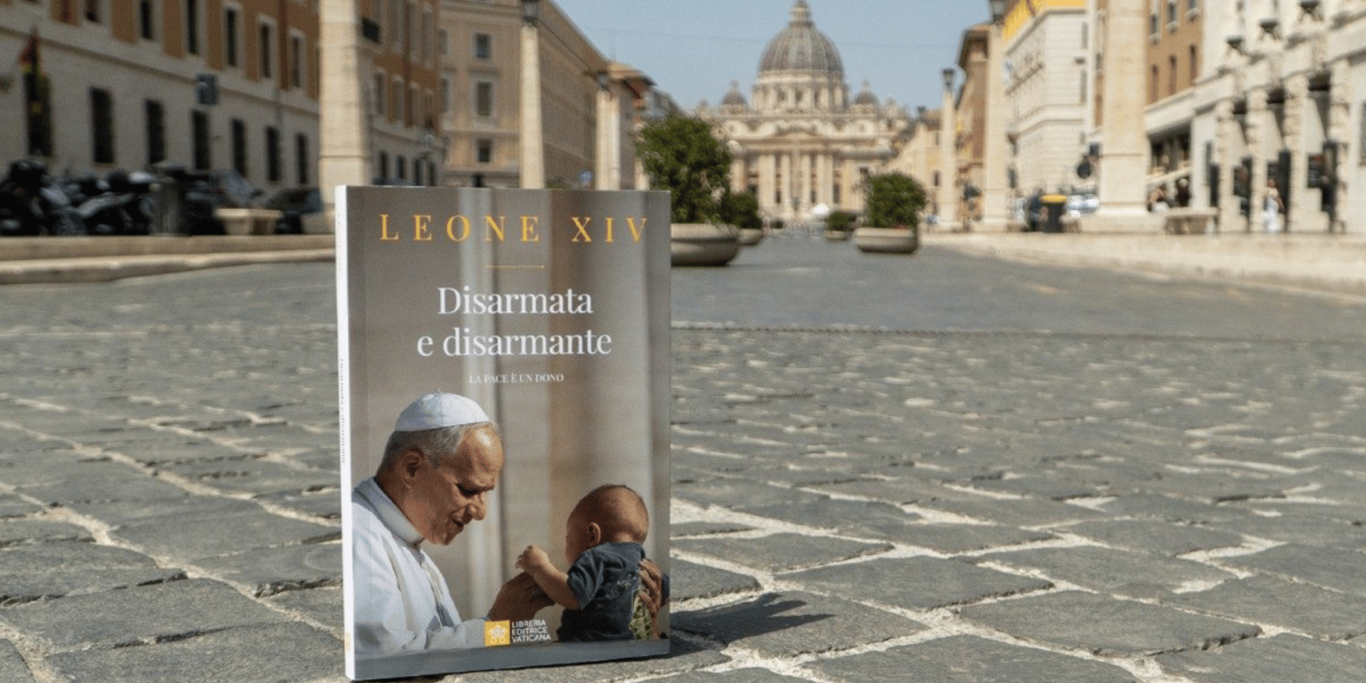 livro-desarmada-e-desarmante-a-paz-e-um-dom-papa-leao-xiv-_-foto-reproducao-vatican-news-1536×864
