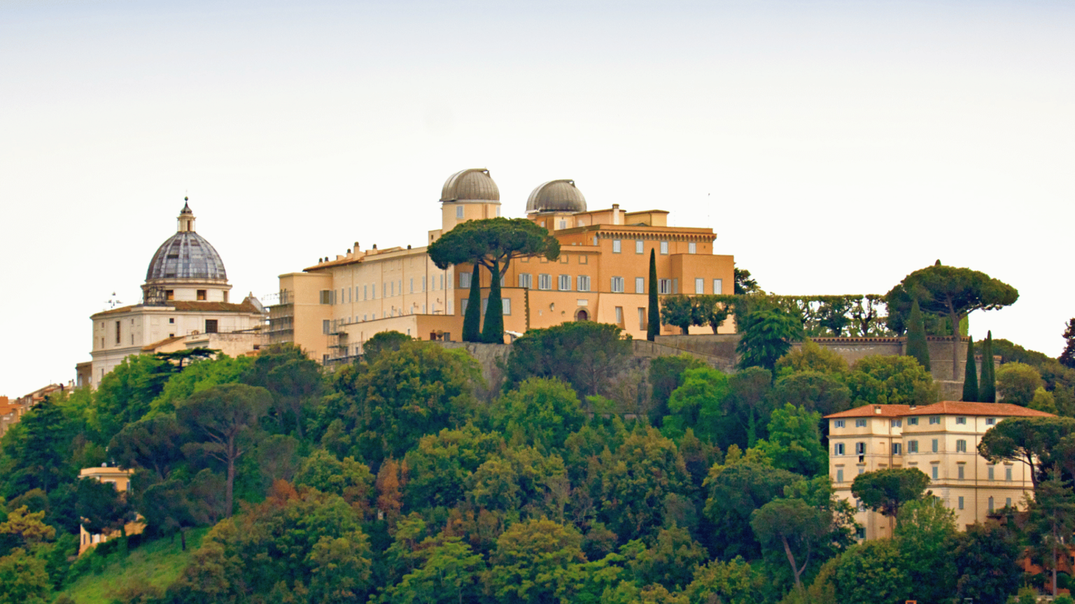 palacio-pontificio-castel-gandolfo-_-foto-h.-raab-via-wikimedia-commons-1536×864