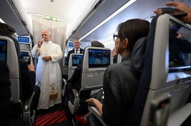 O Papa a caminho de Paris: vou à França para levar uma mensagem de paz ao mundo